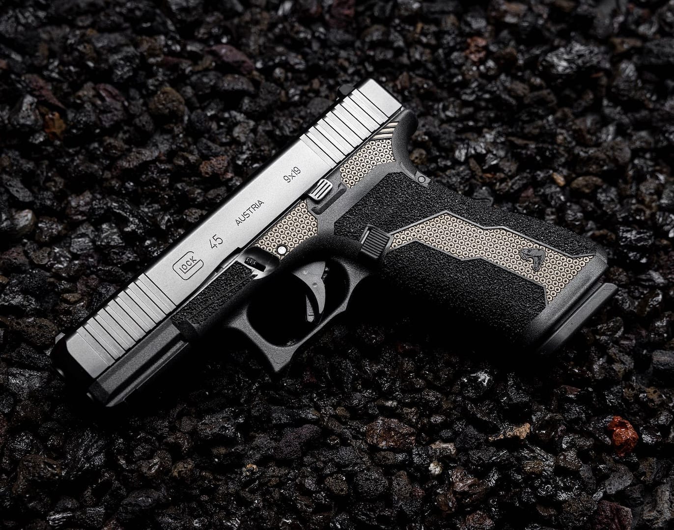 RTS: Glock 45 Gen 5 - Hybrid Alpha Hex (frosted)